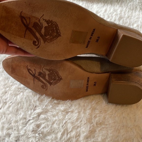 Free People Charm double V suede booties 38.5 NWOT - Picture 12 of 12